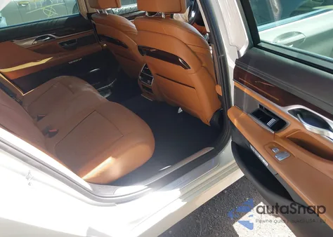 2016 BMW 750 xDrive из США, поврежденный, VIN WBA7F2C52GG417411